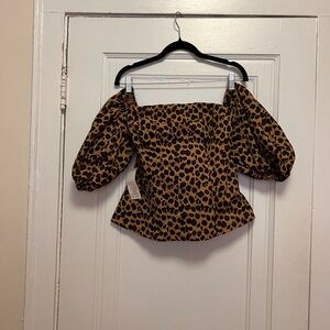 Leopard Print Puff Sleeve Top